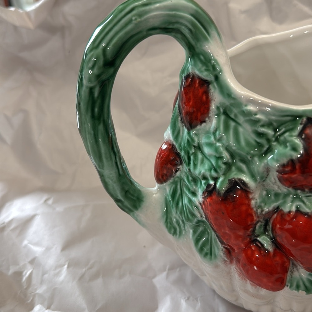 Vintage ITA-LICA ARS Strawberry-Embossed Painted Ceramic 7" Water Pitcher Italy - Picture 4 of 8